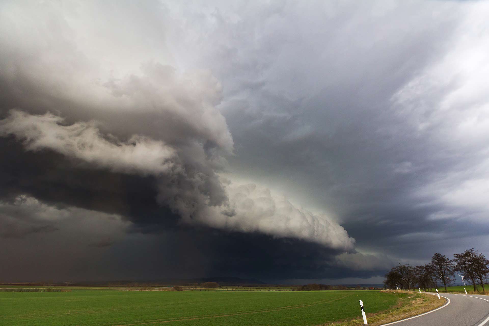thunderstorm-3294334_1920