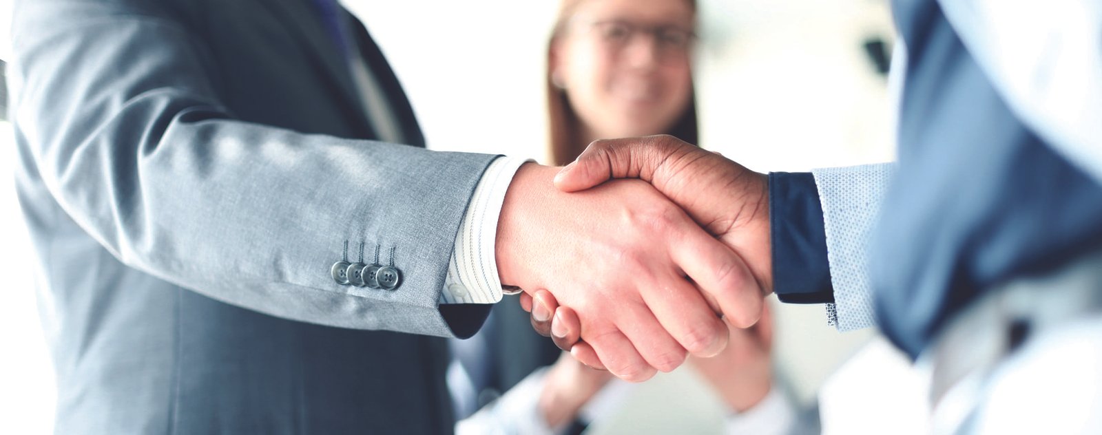 IT sales strategy - two gentleman shaking hands